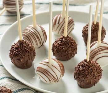 cake pops - a simple and delicious cake on a stick