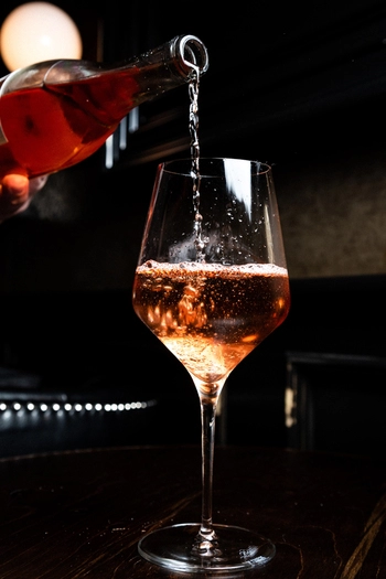 Sparkling wine with ruby chocolate