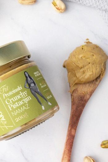 Crunchy pistachio protein spread with sweetener