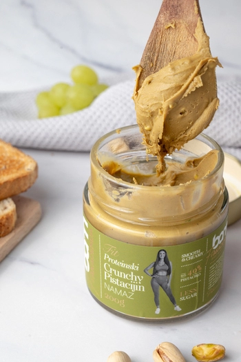 Crunchy pistachio protein spread with sweetener