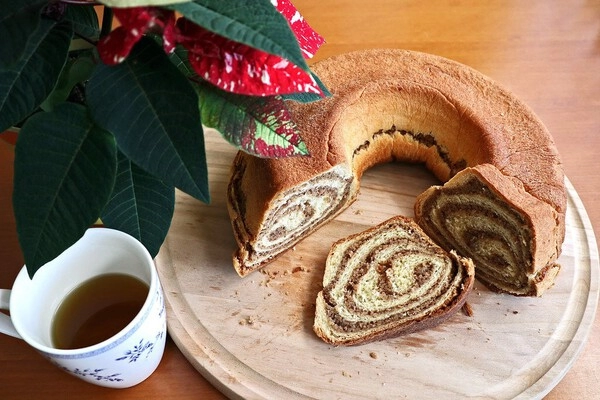 chocolate potica with hazelnuts