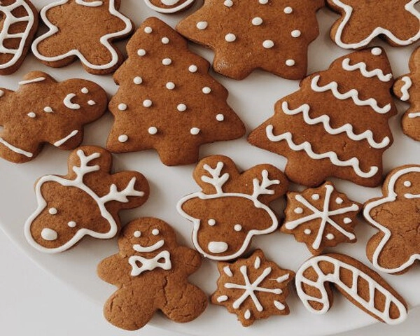 gingerbread cookies fluffy inside and crispy outside